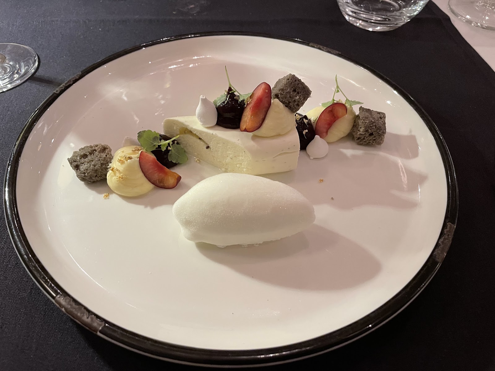 Dessert plate with careful presentation